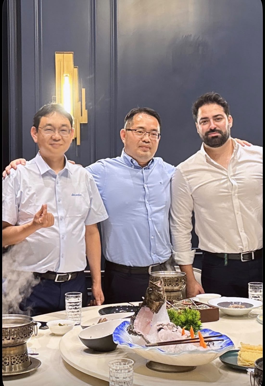 Matheus W. de Souza com parceiros na China